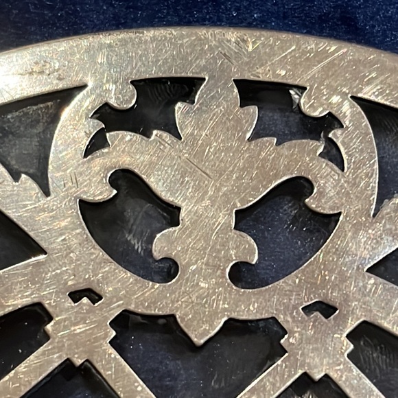 Vtg Trivet Sterling Silver Overlay on Glass, Fleur de Lis & Trellis pattern 7” - Picture 7 of 7